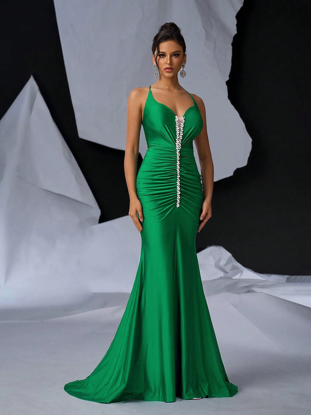 Elegant Luxury Halter Bra Cups V-Neck Front Center Pleated Front  Dragging Pendulum Fishtail Back Width Sexy Big Backless Cross Straps (A Variety Of Ways To Tie) Graduation Season Wedding Season Holiday Singles Party Dinner Party Heavy Work Gift