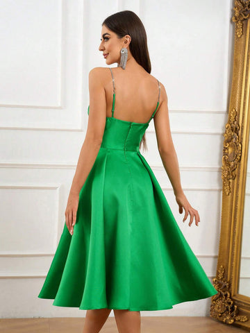 Elegant Women V-Neck Pleated Tulle Dress With High Waist, Umbrella Dress And Puffy Princess Style, Perfect For Graduation, Parties, And Cocktail Events In Bright Green Satin Fabric