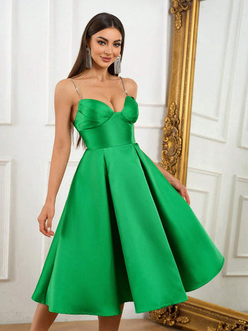 Elegant Women V-Neck Pleated Tulle Dress With High Waist, Umbrella Dress And Puffy Princess Style, Perfect For Graduation, Parties, And Cocktail Events In Bright Green Satin Fabric