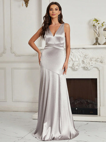 Plunging Neck Mermaid Hem Bridesmaid Dress