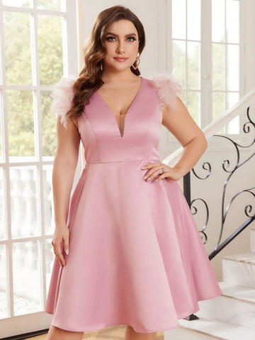 Plus Size Feather Decorated Elegant Cocktail Party Formal Dress