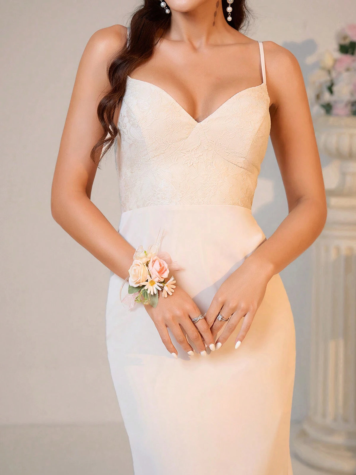 Women Elegant And Romantic Khaki-Colored Stretch Lace Fabric Spliced Soft And Comfortable Woven Fabric Suspender V-Neck Mini Fish-Tail Hem Backless Ear-Hook Strap Lace Connected Bridesmaid Dress.