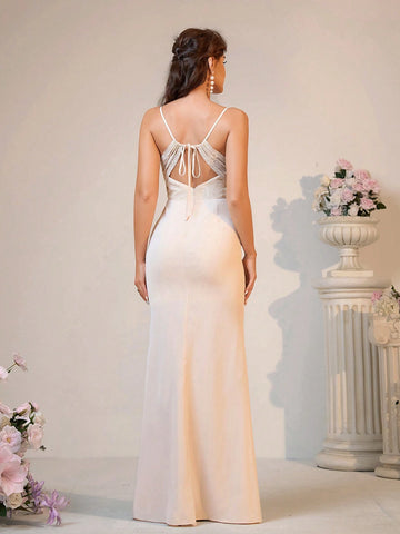 Women Elegant And Romantic Khaki-Colored Stretch Lace Fabric Spliced Soft And Comfortable Woven Fabric Suspender V-Neck Mini Fish-Tail Hem Backless Ear-Hook Strap Lace Connected Bridesmaid Dress.