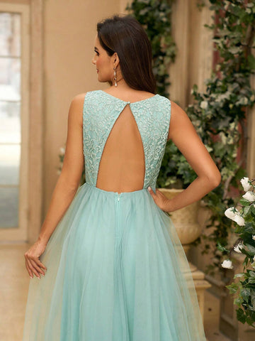 Women's Elegant And Romantic Grass Green Lace & Mesh Deep V-Neck Sleeveless With Sheer And Open Back (Mushroom Button) For Suitable For Wedding Season Mother's Day Music Festival Back To School Season Bridesmaid Dress