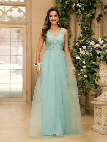 Women's Elegant And Romantic Grass Green Lace & Mesh Deep V-Neck Sleeveless With Sheer And Open Back (Mushroom Button) For Suitable For Wedding Season Mother's Day Music Festival Back To School Season Bridesmaid Dress