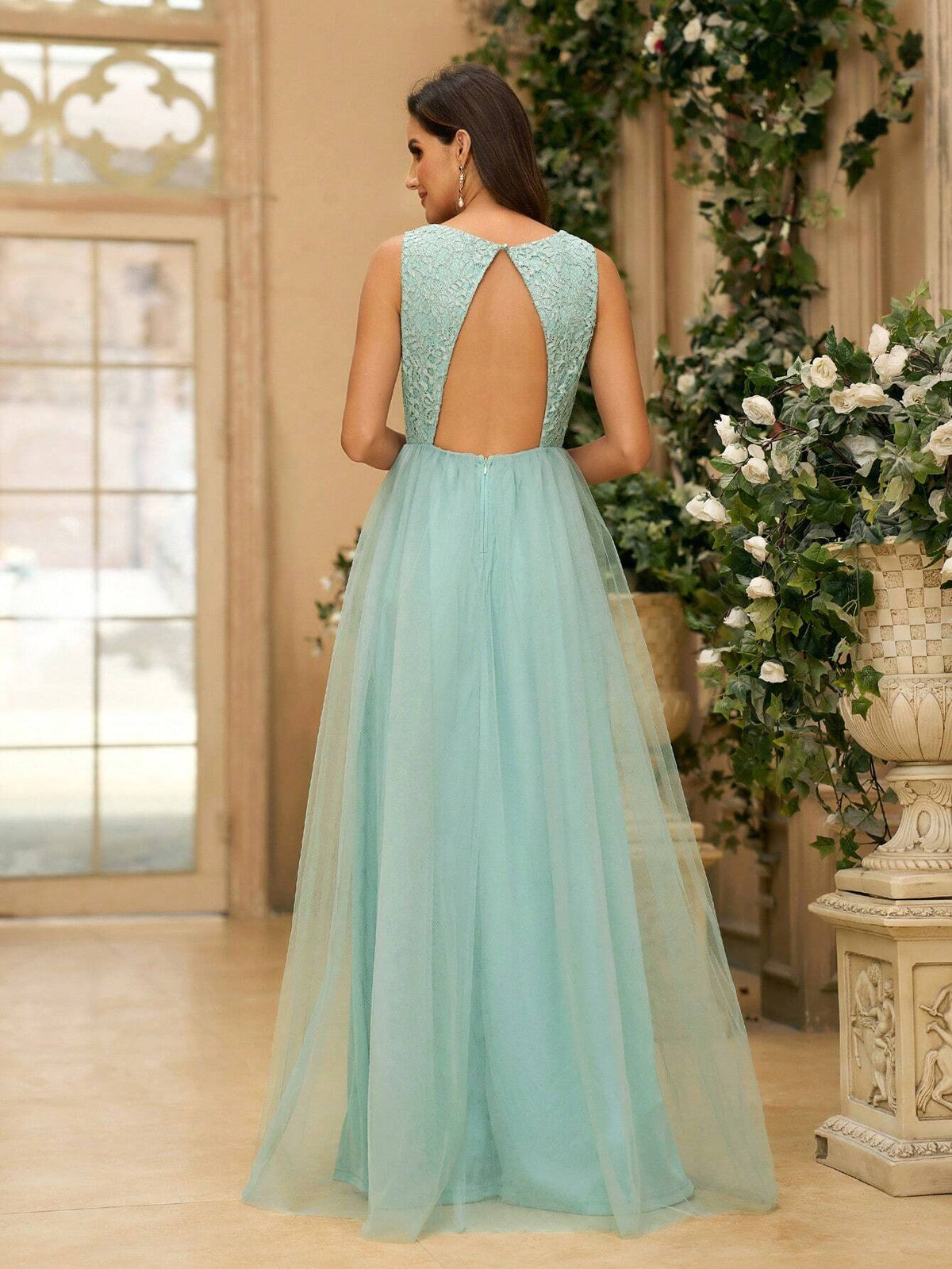 Women's Elegant And Romantic Grass Green Lace & Mesh Deep V-Neck Sleeveless With Sheer And Open Back (Mushroom Button) For Suitable For Wedding Season Mother's Day Music Festival Back To School Season Bridesmaid Dress