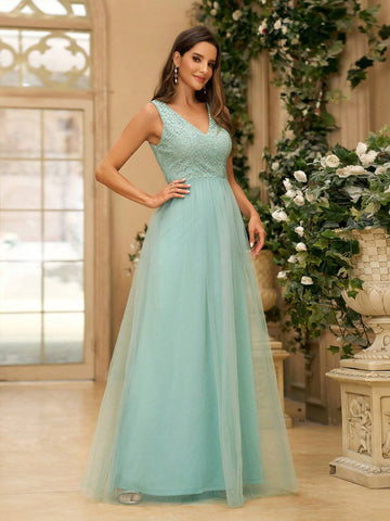 Women's Elegant And Romantic Grass Green Lace & Mesh Deep V-Neck Sleeveless With Sheer And Open Back (Mushroom Button) For Suitable For Wedding Season Mother's Day Music Festival Back To School Season Bridesmaid Dress