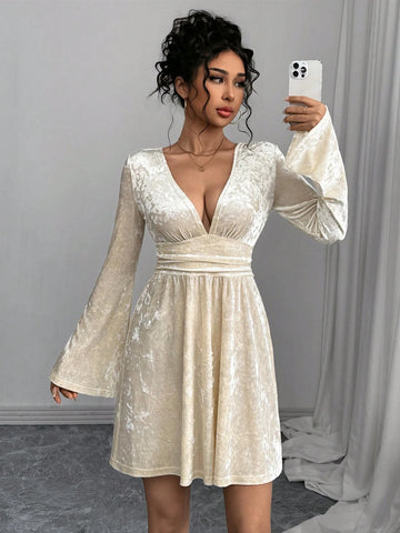 Women's Simple V-Neck Pleated Flare Sleeve Dress, Casual Daily Wear