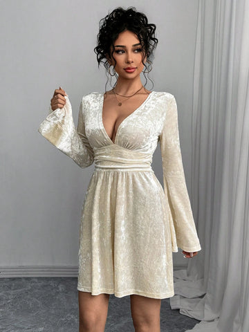 Women's Simple V-Neck Pleated Flare Sleeve Dress, Casual Daily Wear