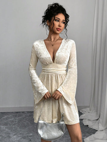 Women's Simple V-Neck Pleated Flare Sleeve Dress, Casual Daily Wear