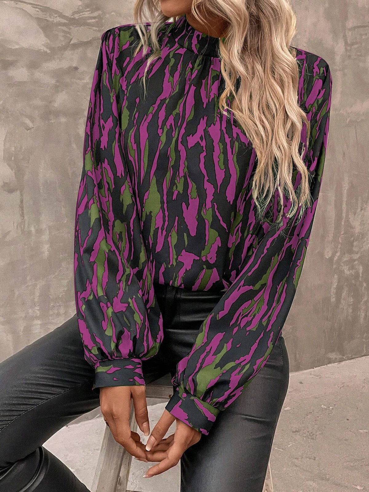 Clasi 1pc Women Stand Collar Long Sleeve All-Over Print Casual Top, Random Prints