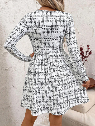 Black & White Plaid Round Neck Long Sleeve Short Women Dress, Autumn/Winter