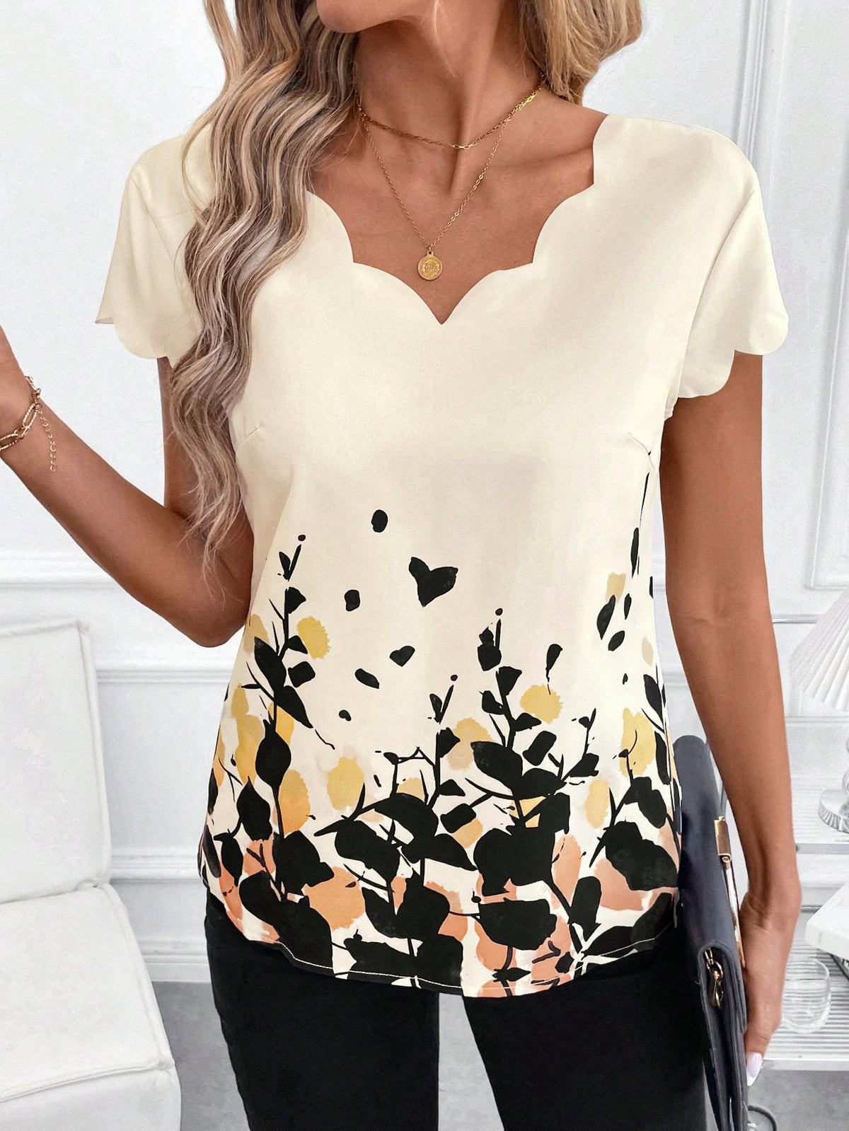 Clasi Casual Shell Edge Silhouette Printed Women Shirt