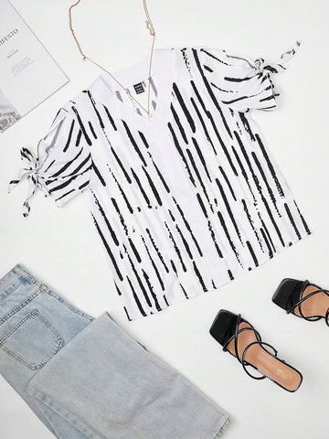 Clasi Women's Fashionable Black And White Printed Short Sleeve V-Neck Blouse