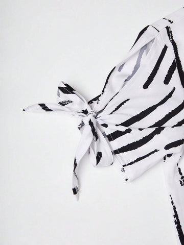 Clasi Women's Fashionable Black And White Printed Short Sleeve V-Neck Blouse