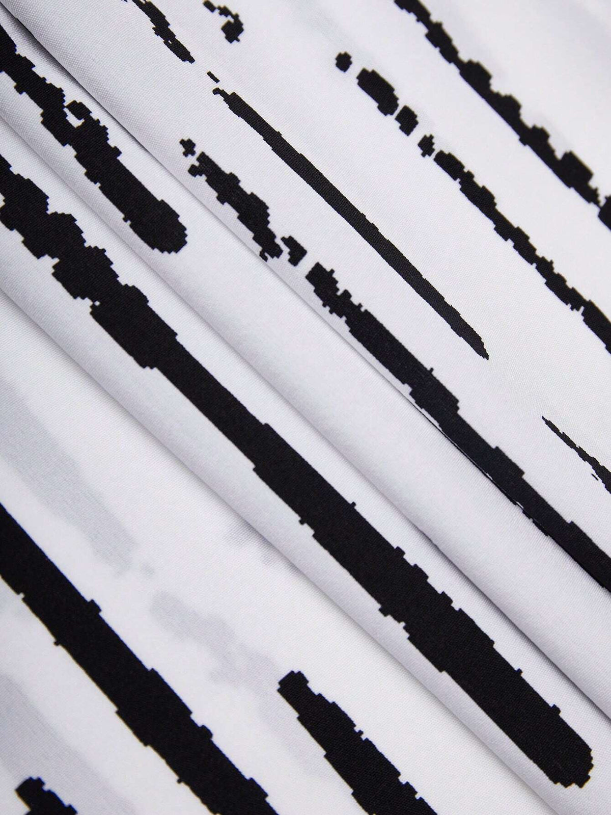 Clasi Women's Fashionable Black And White Printed Short Sleeve V-Neck Blouse