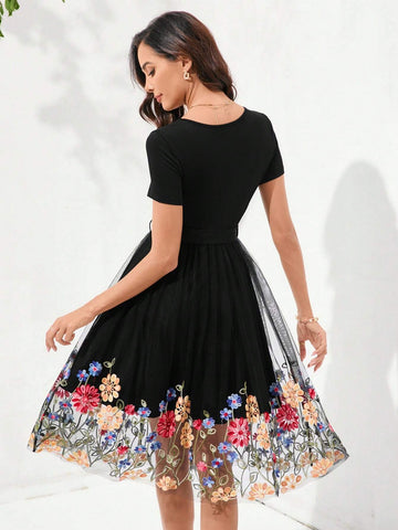 Women's Round Neck Embroidered Short Sleeve Waist-Tied Dress
