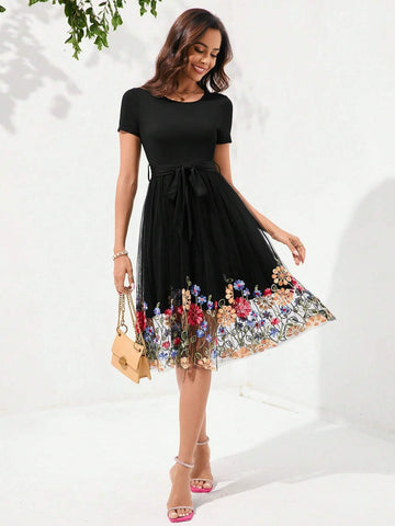 Women's Round Neck Embroidered Short Sleeve Waist-Tied Dress
