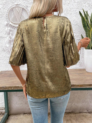 Clasi Women's Short Sleeve Round Neck Pleated Hem Shirt