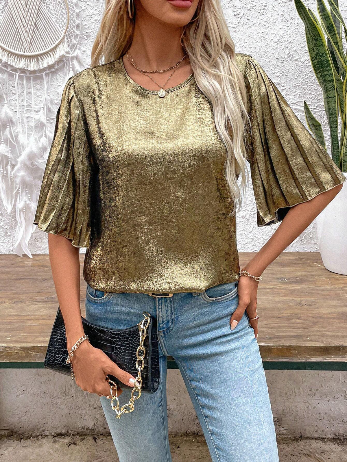 Clasi Women's Short Sleeve Round Neck Pleated Hem Shirt