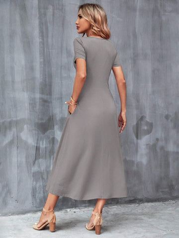 Women's Solid Color V-Neck Shift Dress With Diagonal Pockets