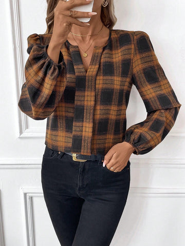 Clasi Women's V-Neck Long Sleeve Black Base Striped Brushed Shirt, Suitable For Work And Everyday Wear