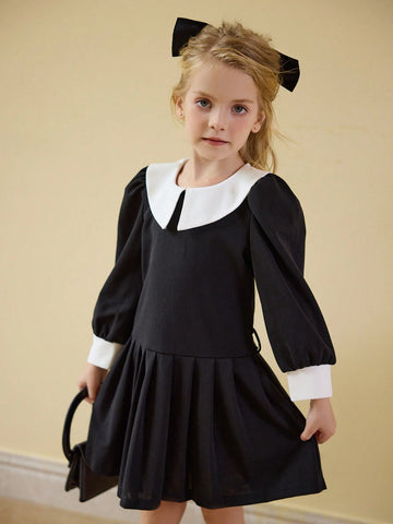 Classic Black & White Commuter Casual Dress For Young Girl, Featuring Fashionable Retro Design With Oversized White Collar, Black Long Sleeves, And Pleated Skirt.