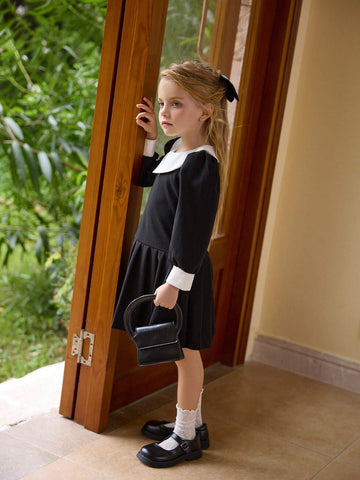 Classic Black & White Commuter Casual Dress For Young Girl, Featuring Fashionable Retro Design With Oversized White Collar, Black Long Sleeves, And Pleated Skirt.