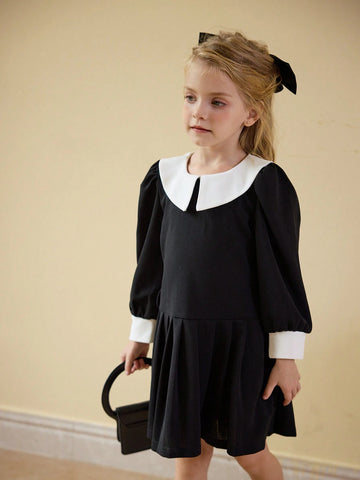 Classic Black & White Commuter Casual Dress For Young Girl, Featuring Fashionable Retro Design With Oversized White Collar, Black Long Sleeves, And Pleated Skirt.