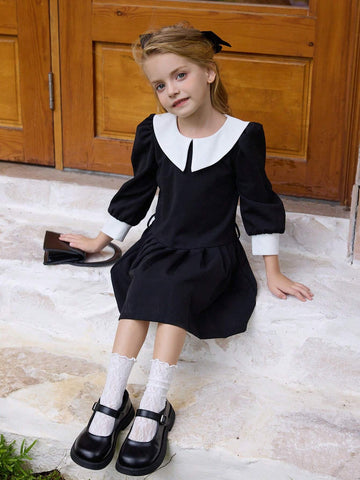 Classic Black & White Commuter Casual Dress For Young Girl, Featuring Fashionable Retro Design With Oversized White Collar, Black Long Sleeves, And Pleated Skirt.