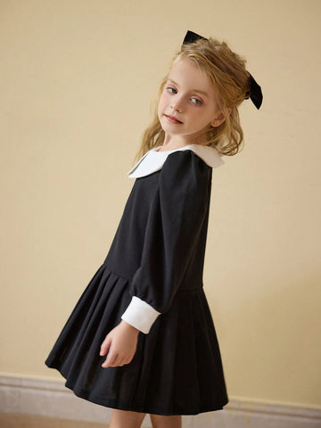Classic Black & White Commuter Casual Dress For Young Girl, Featuring Fashionable Retro Design With Oversized White Collar, Black Long Sleeves, And Pleated Skirt.