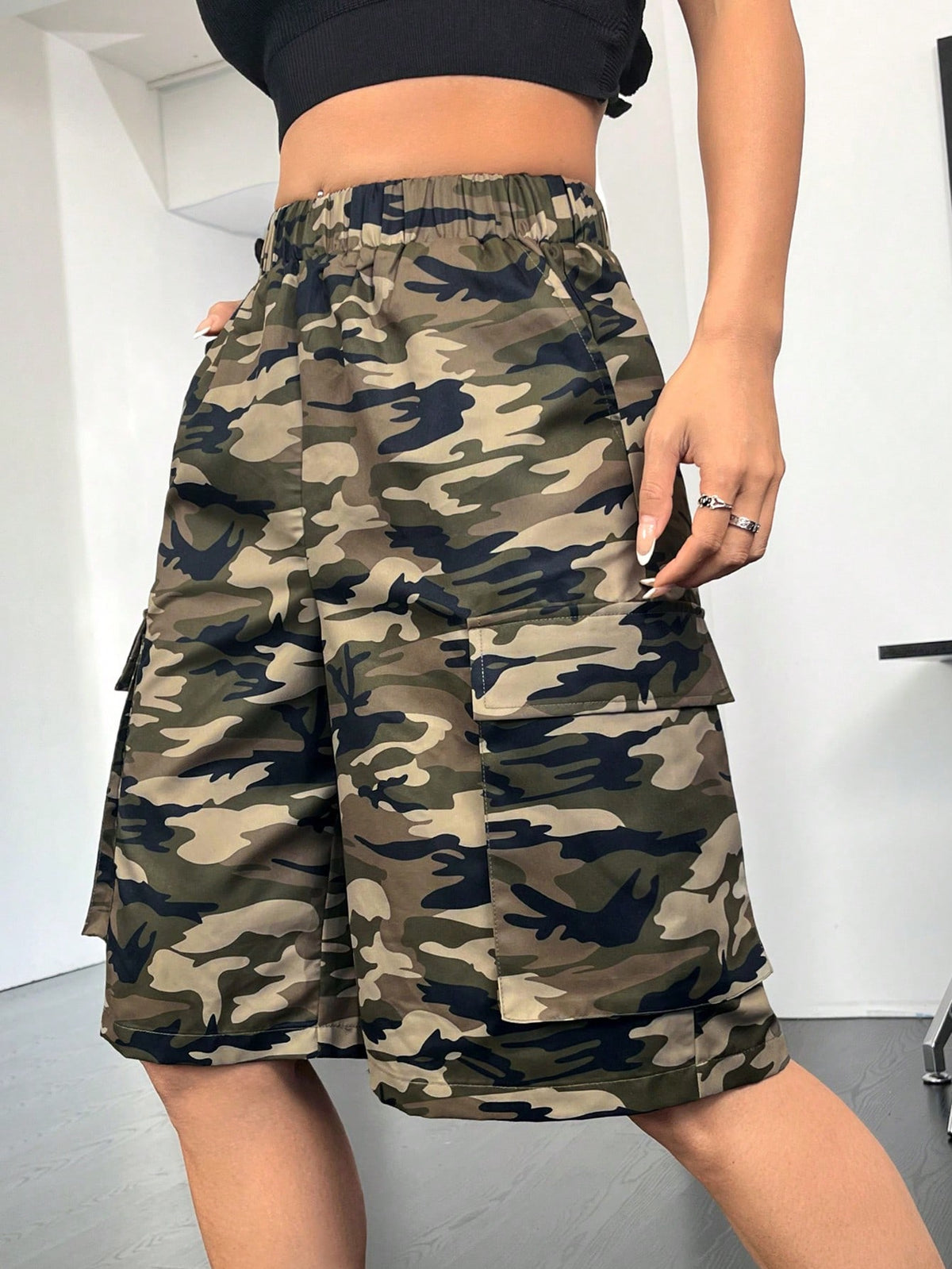 Coolane Camouflage Pattern Cargo-Style Five Point Pocket Shorts