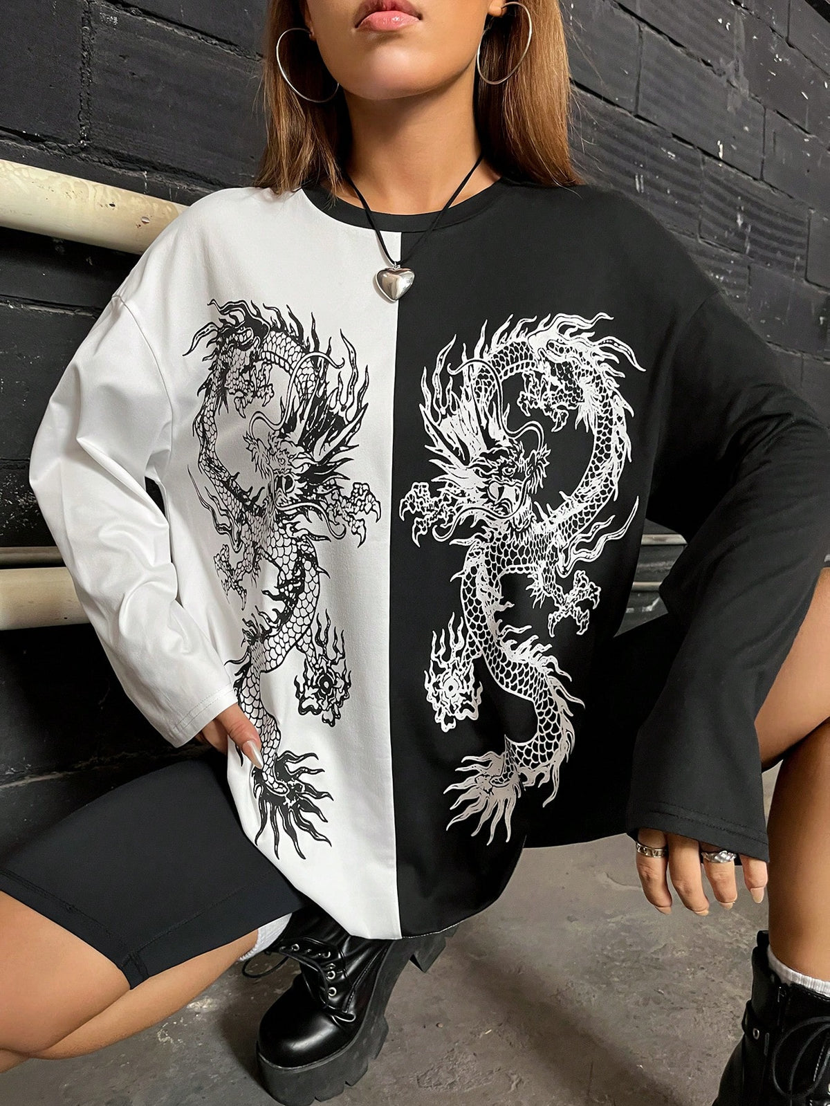 Chinese Dragon Graphic Two Tone Drop Shoulder Tee