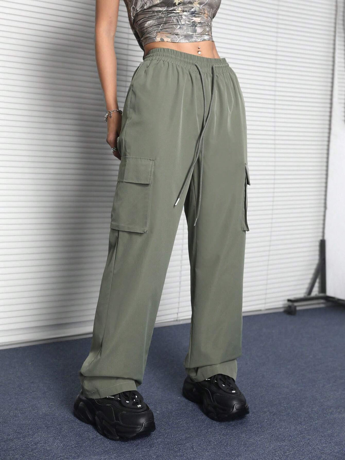 Coolane Oolane Street Style Casual Drawstring Waist Flap Pocket Cargo Pants