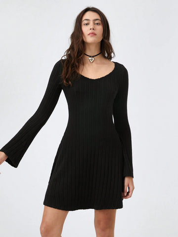1pc Women Rib-Knit V-Neck Cinched Waist Fitted Flare Sleeve Black Short Dress, Autumn/Winter