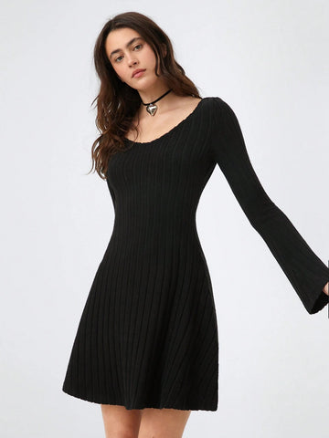 1pc Women Rib-Knit V-Neck Cinched Waist Fitted Flare Sleeve Black Short Dress, Autumn/Winter