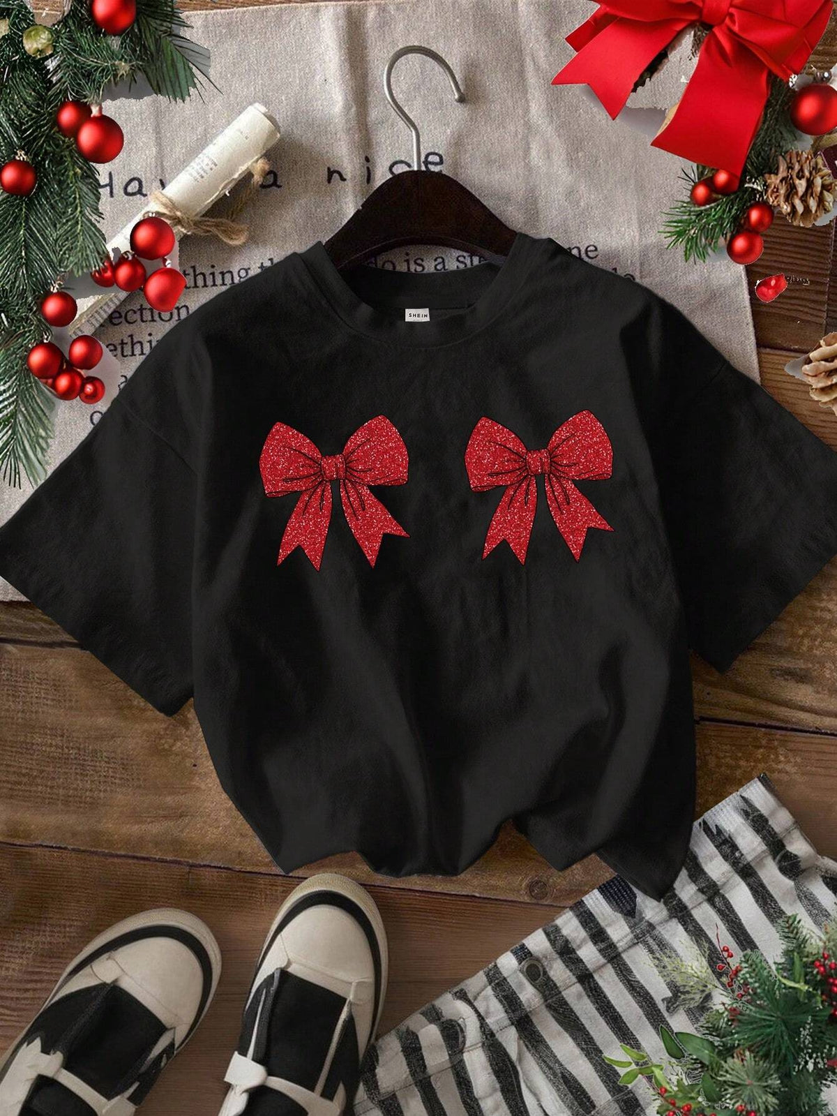 Casual Loose Butterfly Graphic Round Neck Short Sleeve Women T-Shirt, Suitable For Summer