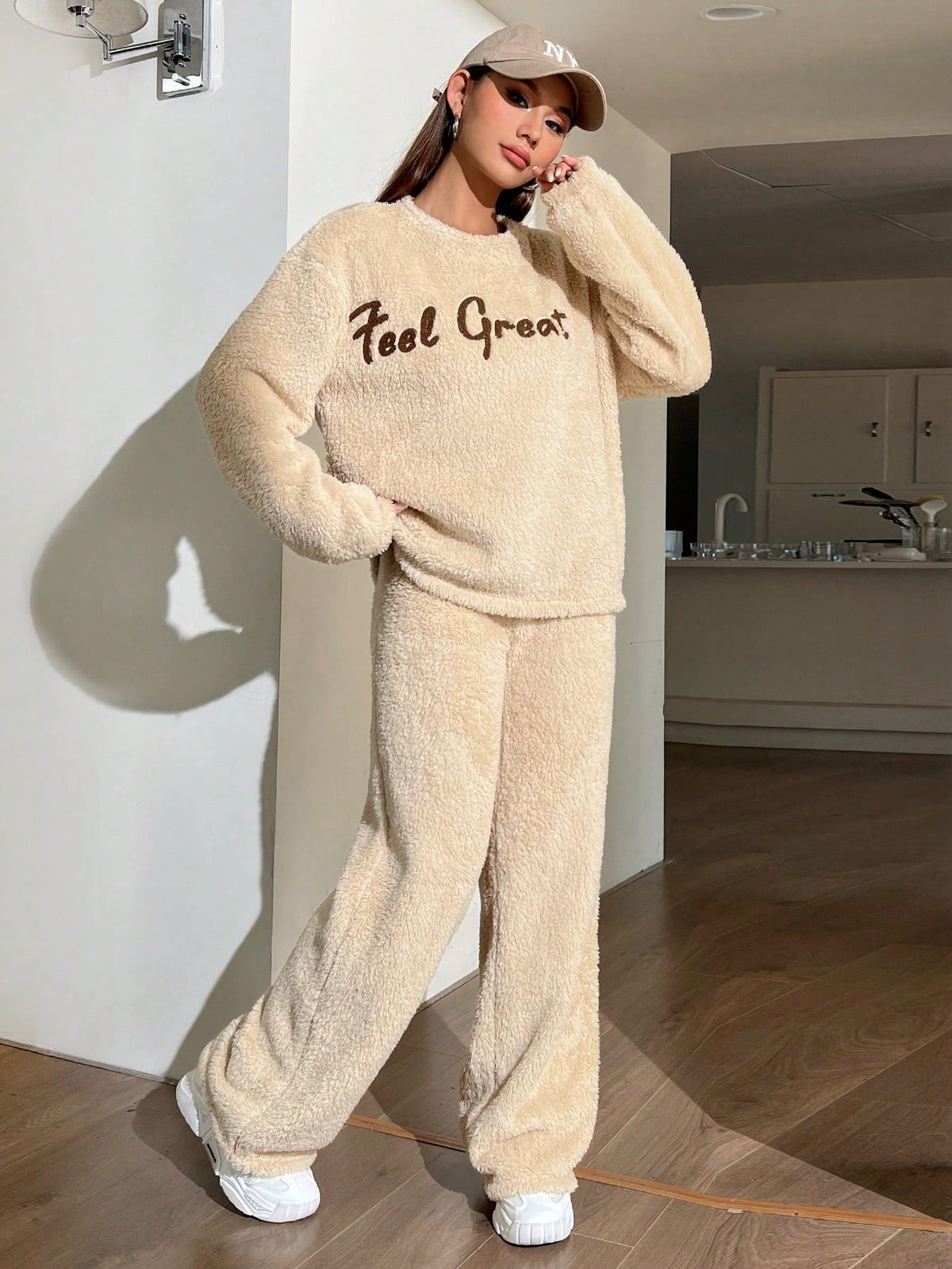 Letter Embroidery Drop Shoulder Teddy Pullover & Pants