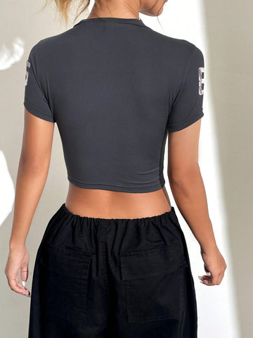Letter Graphic Crop Tee