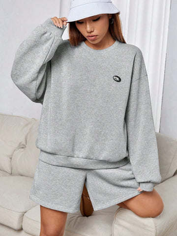 Letter Patched Drop Shoulder Sweatshirt & Shorts