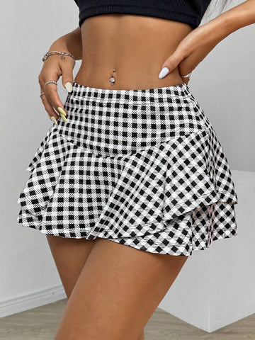 EZwear Women Fashionable Black And White Checkered Printed Ruffled Shorts