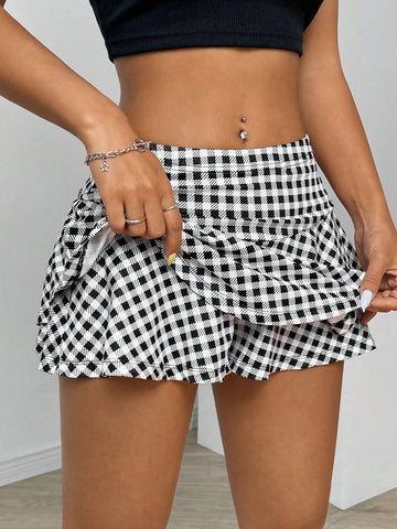 EZwear Women Fashionable Black And White Checkered Printed Ruffled Shorts