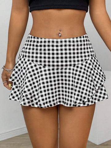 EZwear Women Fashionable Black And White Checkered Printed Ruffled Shorts