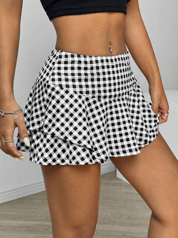 EZwear Women Fashionable Black And White Checkered Printed Ruffled Shorts