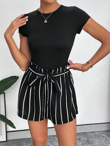 2pcs/Set Women'S Slim Fit T-Shirt And Vertical Striped Shorts Outfits