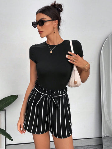 2pcs/Set Women'S Slim Fit T-Shirt And Vertical Striped Shorts Outfits