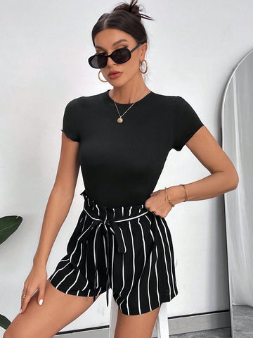 2pcs/Set Women'S Slim Fit T-Shirt And Vertical Striped Shorts Outfits