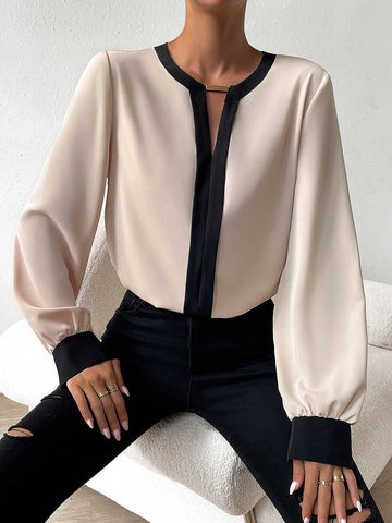 Contrast Trim Keyhole Back Blouse