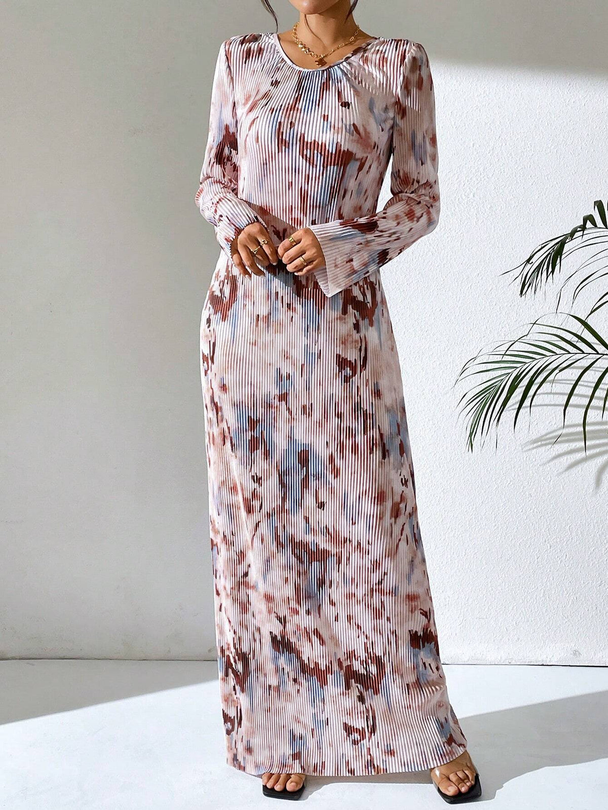 Fitted Crew Neck Long Sleeve Pleated Abstract Print Dress