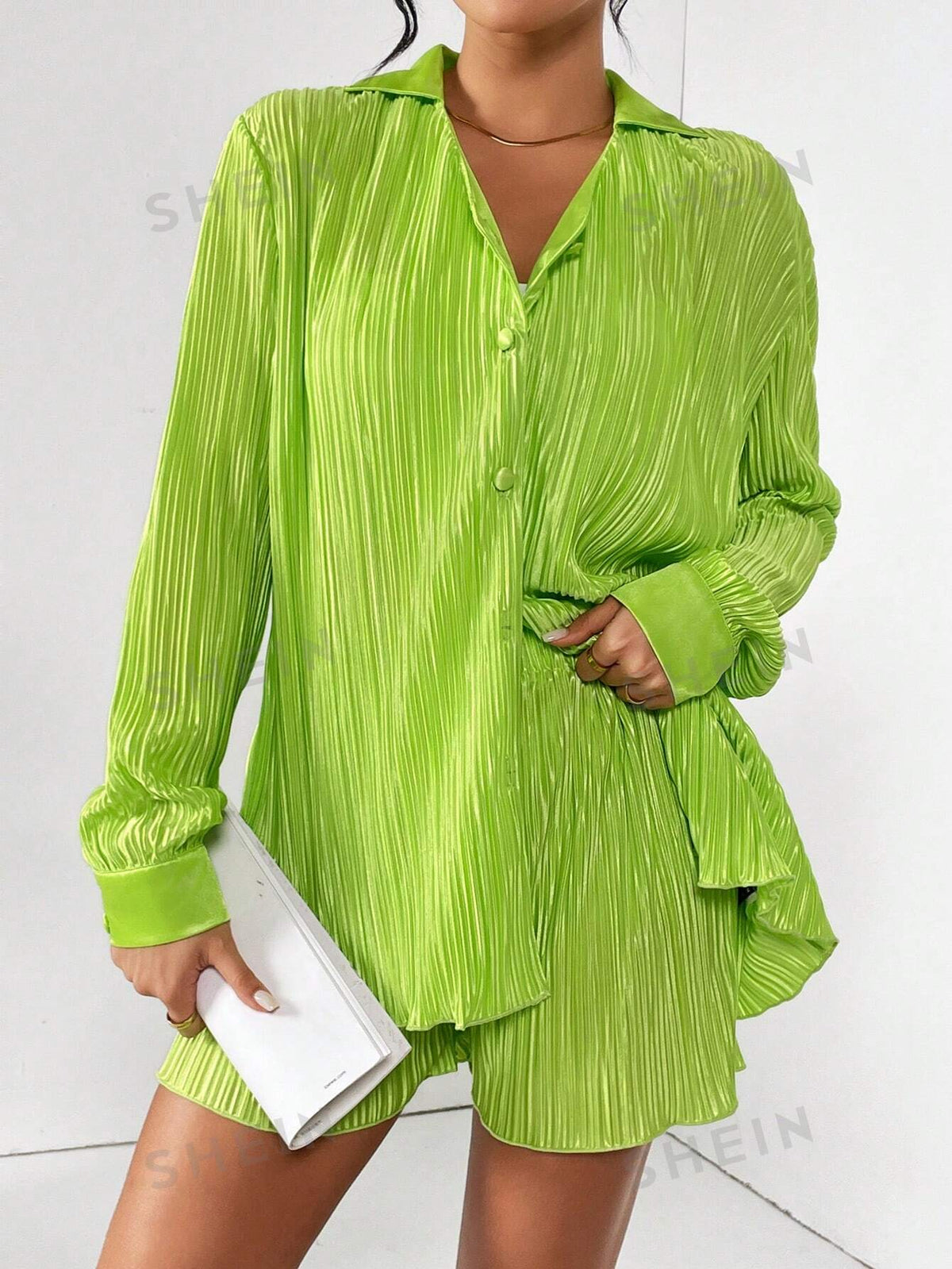 Ladies' Green Solid Color Textured Pleated Blouse & Shorts Two Pieces Set Ruffle Hem Spring Outfits